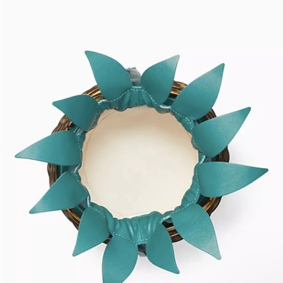 Collectible NWT Kate Spade Pineapple
Crossbody Bucket Bag Amazing Colada… - Picture 4 of 12